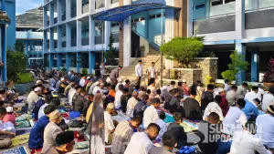 Wali Kota Ayep Zaki saat hadiri salat id jemaah Muhammadiyah di UMMI Kota Sukabumi | Foto : Turangga Anom
