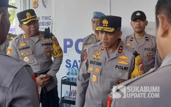 Kapolda Jabar saat berada di Pos Terpadu Exit Tol Parungkuda Sukabumi. (Sumber Foto: SU/Ibnu)