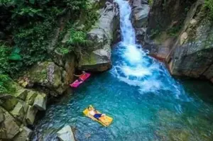 Curug Leuwi Hejo Bogor,  salah satu dari lima destinasi wisata alam di Sentul yang bisa dikunjungi dalam waktu satu hari saat menghabiskan libur akhir pekan. (Sumber : Gmaps/Jalaludin & Ayu Wandira)