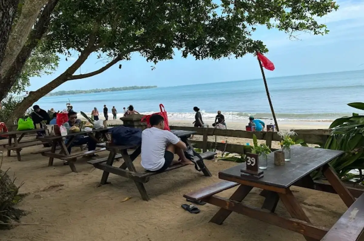 Pantai Pandan Caritan Banten