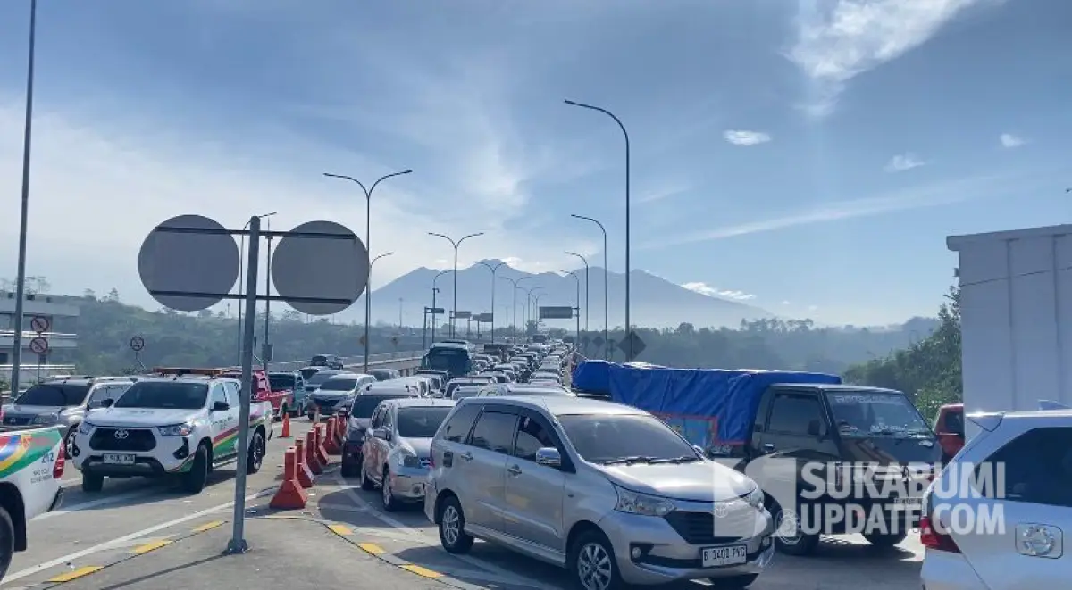 Volume Kendaraan Masih Tinggi di H+2 Lebaran, Exit Tol Parungkuda hingga Jalur Wisata Sukabumi Padat