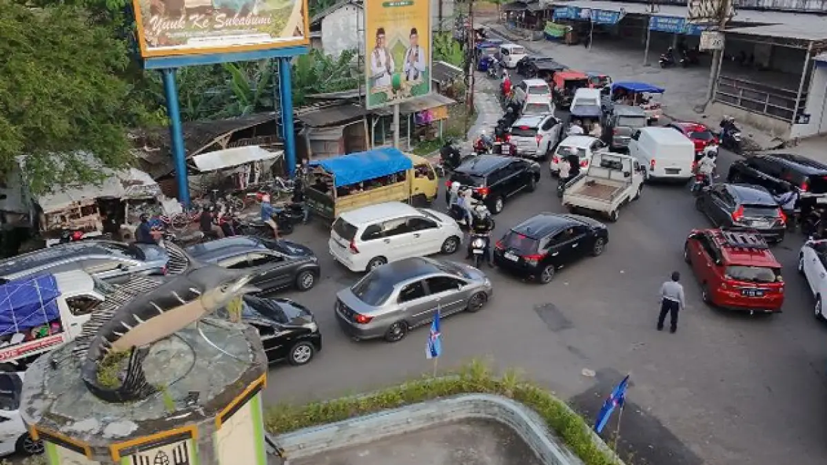 Kendaraan Menumpuk di Simpang 3 Batusapi Sukabumi, Arus Lalin Lumpuh 1 Jam