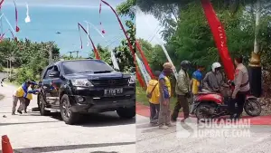 Kendaraan yang tidak kuat menanjak di Puncak Dini, Geopark Ciletuh. (Sumber : SU/Ragil Gilang).