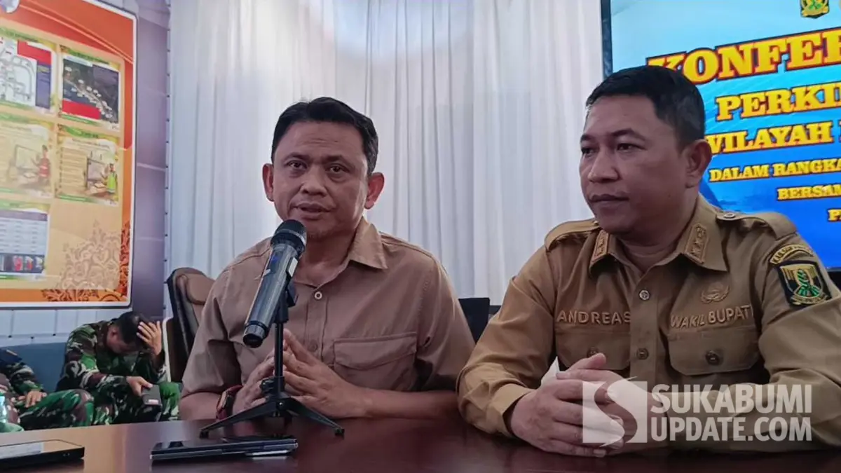 Kadispar Ali Iskandar bersama Wabup Andreas saat konferensi pers Operasi Ketupat Lodaya 2026.