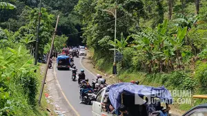 Kondisi lalu lintas di Tanjakan Pasir Bilih, di Jalur Wisata Palabuhanratu–Cikidang Kabupaten Sukabumi.. (Sumber : SU/Ilyas).
