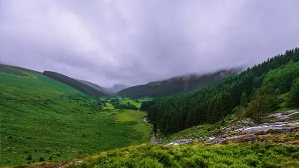 Ilustrasi - Sebagian besar wilayah Jawa Barat termasuk Sukabumi dan sekitarnya diperkirakan mengalami cuaca berawan hingga hujan pada 25 Maret 2026. (Sumber : unsplash.com/@Jonathan Ferreira).