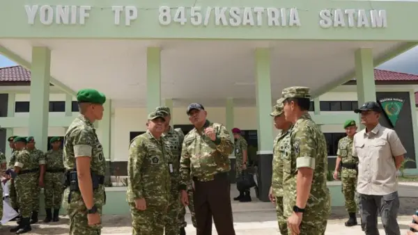 Menhan RI, Sjafrie Sjamsoeddin saat kunjungan kerja ke Yonif TP 845/Ksatria Satam Simpang Tiga, Simpang Renggiang, Belitung Timur, Kepulauan Bangka Belitung, Selasa (17/3/2026). (Sumber: Dok Kemenhan Ri)
