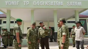 Menhan RI, Sjafrie Sjamsoeddin saat kunjungan kerja ke Yonif TP 845/Ksatria Satam Simpang Tiga, Simpang Renggiang, Belitung Timur, Kepulauan Bangka Belitung, Selasa (17/3/2026). (Sumber: Dok Kemenhan Ri)