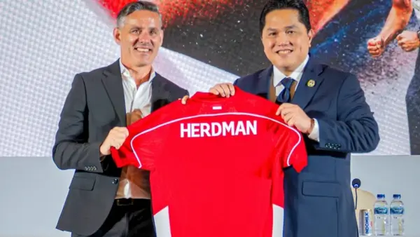 John Herdman diperkenalkan ke publik setelah resmi jadi pelatih Timnas Indonesia (Sumber: Instagram/@officialjohnherdman)