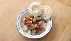 Resep Sosis Oseng Bawang Merah, Hidangan Praktis Gurih yang Bikin Ketagihan (Sumber : Youtube | Devina Hermawan)