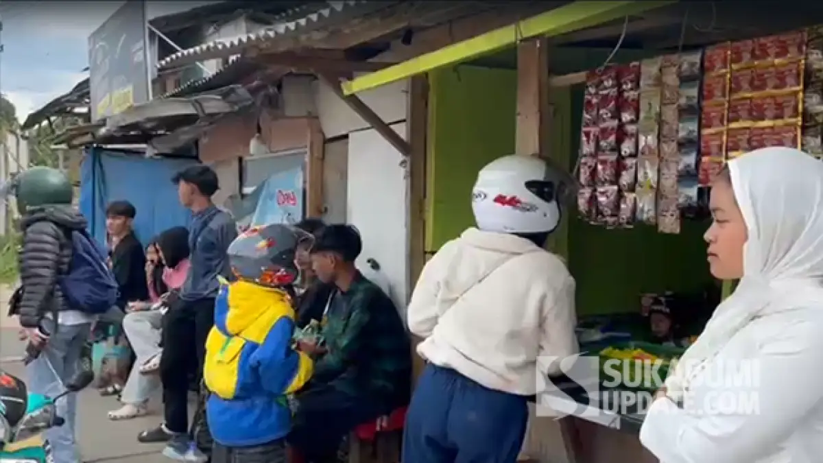 Nunggu One Way Sambil Ngemil Jajan, Cerita Pengendara di Jalur Arteri Parungkuda