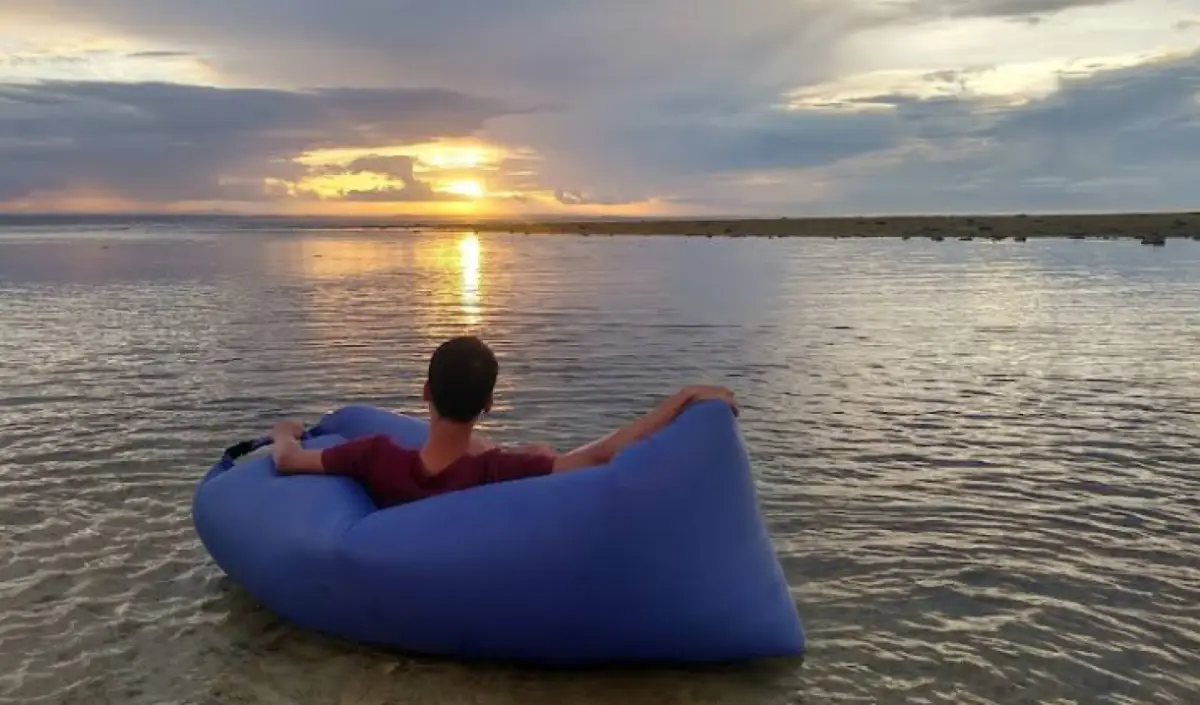 Potret Pantai Tenda Biru Ujunggenteng, Hidden Gem di Ujung Daratan Sukabumi