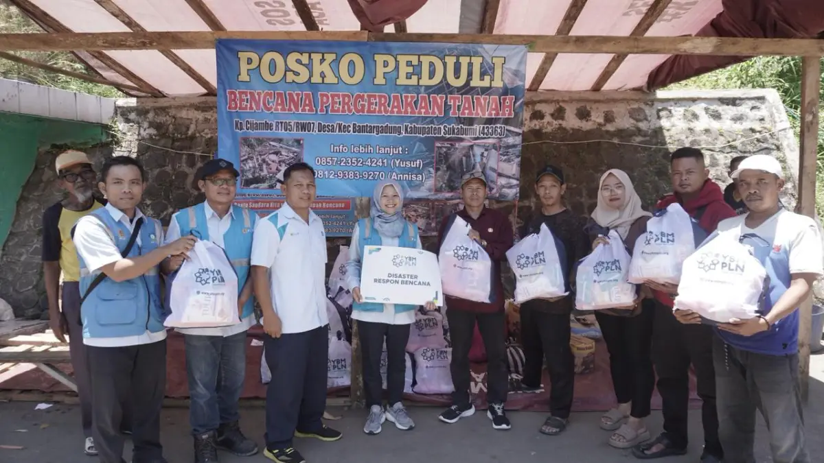 PLN UP3 Sukabumi Salurkan Bantuan Melalui YBM PLN untuk Korban Tanah Bergerak