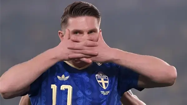 Selebrasi Viktor Gyokeres setelah mencetak gol ke gawang Ukraina (Sumber: web/bbc.com)