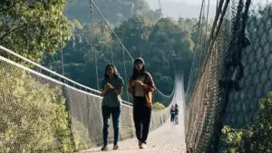 Jembatann Gantung (Suspennsion Bridge) Situ Gunung, Kadudampit, Sukabumi. (Sumber: Web Situgung Suspension Bridge)