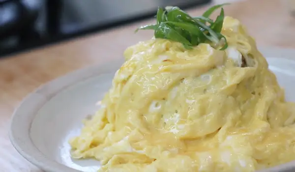 Resep Nasi Goreng Korea Selimut Telur, Inspirasi Menu Simple yang Mengenyangkan (Sumber : Youtube | Devina Hermawan)