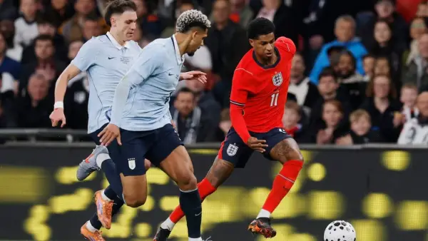 Aksi Marcus Rashford saat membela Timnas Inggris menghadapi Uruguay (Sumber: web/en.as.com)