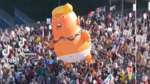 Aksi unjuk rasa jutaan warga AS menolak kebijakan Donald Trump. (Sumber: Istimewa)