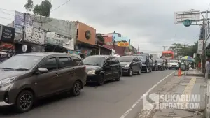 Antrian kendaraan di akhir masa libur lebaran dan wisata di jalur sukabumi (Sumber: sukabumiupdate)
