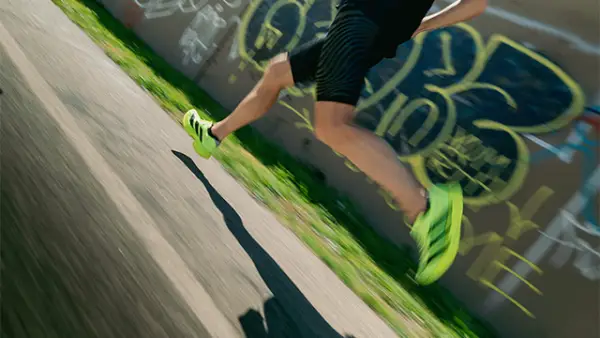 Ilustrasi - Sepatu Adidas Adizero. (Sumber : unsplash.com/@Venti Views).