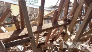 Ruang Kelas SMPN 2 Pabuaran Kabupaten Sukabumi ambruk (Sumber: p2bk)