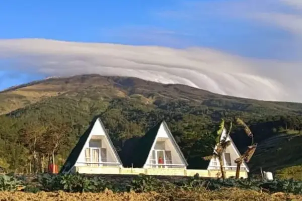 Shaka Glamping, tempat menginap di lereng Gunung Sumbing yang akan memberikan pengalaman berbeda ketika menikmati momen liburan (Sumber : Gmaps)