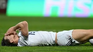 Reaksi kekecewaan Pio Esposito setelah Italia gagal ke Piala Dunia 2026. (Sumber: web/espn.com)