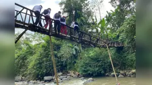 Jembatan uji nyali di kampung Kamandoran Cibadak Kabupaten Sukabumi (Sumber: dok warga)