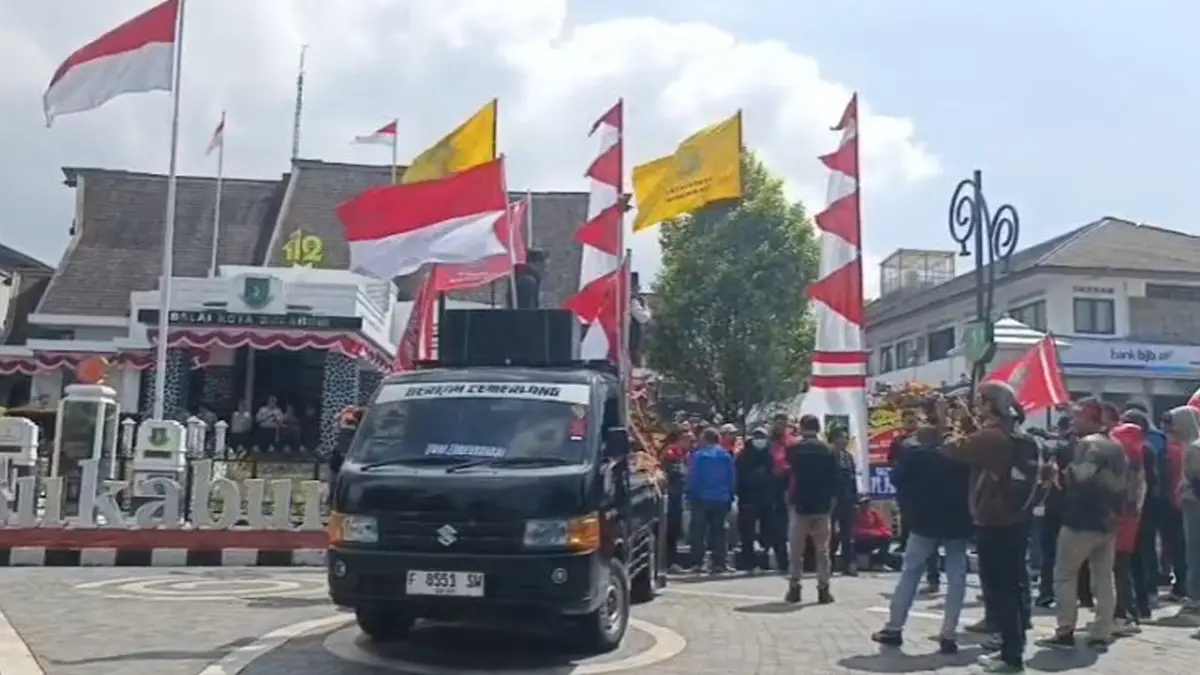 Kado Pahit HUT Kota Sukabumi ke-112: Warga Cibeureum Demo Soroti Program MBG
