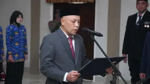 Deni Yudono saat dilantik jadi Kepala Satpol PP Kabupaten Sukabumi oleh Bupati Asep Japar. (Sumber Foto: Istimewa)