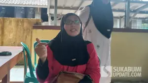 Reni Sumarni, pemilik akun Facebook Rere Said Subakti saat memberikan klarifikasinya atas unggahan 'Wartawan Bodrex' di Polsek Ciracap, Kabupaten Sukabumi. Rabu (1/4/2026). (Sumber: SU/Ragil Gilang)