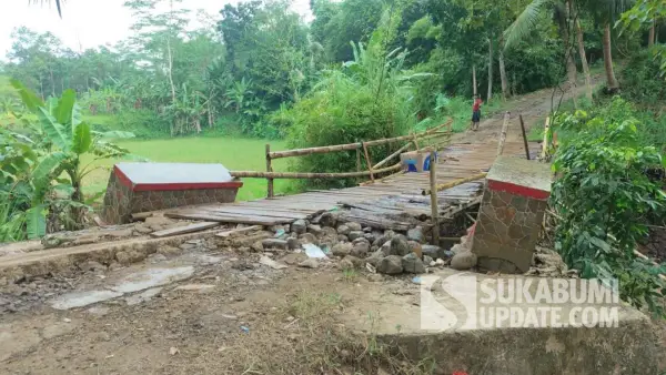 Kondisi jembatan darurat di Kampung Cibening Bantargadung Sukabumi yang kian memprihatinkan dan membahayakan. (Sumber Foto: Istimewa)