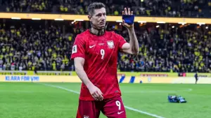 Robert Lewandowski, menginsyaratkan bahwa dirinya akan pensiun dari Timnas Polandia setelah The Orly tumbang 3-2 dari Swedia (Sumber: Instagram/@_rl9)