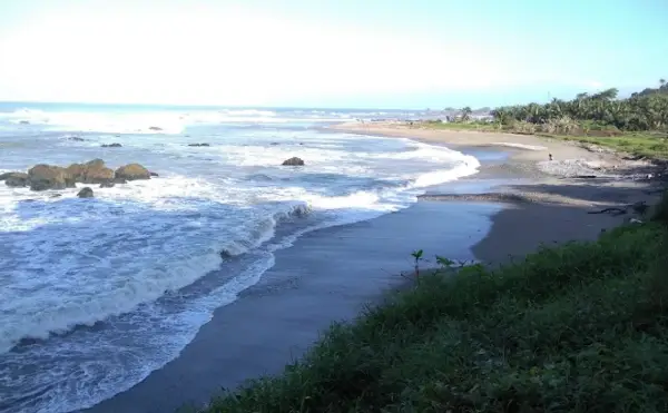 Pantai Panyaungan di Banten yang bisa jadi pilihan alternatif liburan saat menikmati momen liburan (Sumber : Gmaps/Thamrin e Ahmad)