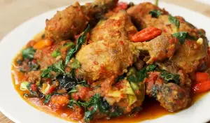 Resep Ayam Rica-Rica Kemangi, Hidangan Gurih dan Wangi untuk Keluarga (Sumber : Youtube | Devina Hermawan)