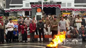 Aksi unjuk rasa IMM Sukabumi di depan Balai Kota Sukabumi. Kamis (2/4/2026). (Sumber: SU/Turangga Anom)
