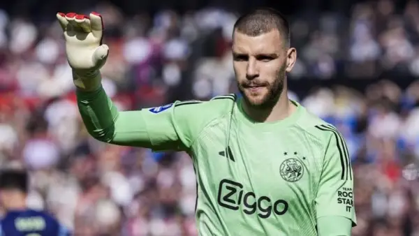 Kiper Timnas Indonesia yang saat ini membela Ajax Amsterdam, Maarten Paes, terbebas dari Paspoortgate (Sumber: Instagram/@maartenpaes)