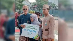 Penyerahan JKM Ketenagakerjaan secara simbolis oleh Wali Kota Sukabumi kepada ahli waris. (Sumber: Istimewa)