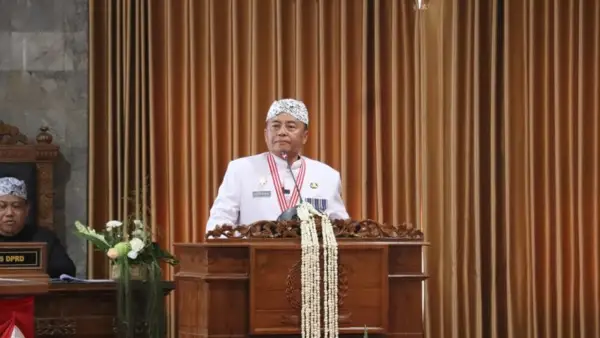 Sekda Jawa Barat Herman Suryatman, saat memberikan sambutan di Rapat Paripurna DPRD Kota Sukabumi dalam rangka Peringatan HUT ke – 112 Kota Sukabumi, Rabu (1/4/2026) | Foto : Dokpim