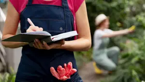 Ilustrasi - Loker Sukabumi Sebagai Trainer Edu Farm Maksimal Usia 35 Tahun, Cek Kualifikasinya! (Sumber : Freepik.com/@Freepik).