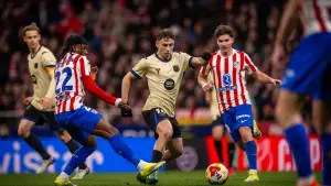 Aksi Fermin Lopez saat membela Barcelona menghadapi Atletico Madrid (Sumber: web/fcbarcelona.com)