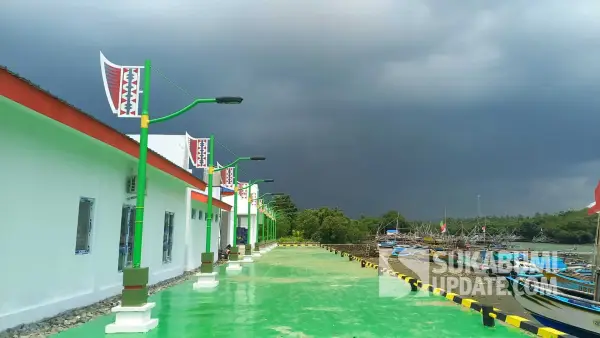 Gedung KNMP senilai Rp14.3 Miliar yang sudah rampung di kawasan TPI Palangpang, Ciemas Sukabumi. (Sumber Foto: SU/Ragil Gilang)