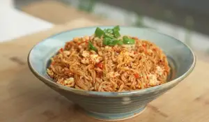 Resep Mie Setan, Hidangan Pedas Gurih yang Cocok Jadi Teman di Akhir Pekan (Sumber : Youtube | Devina Hermawan)