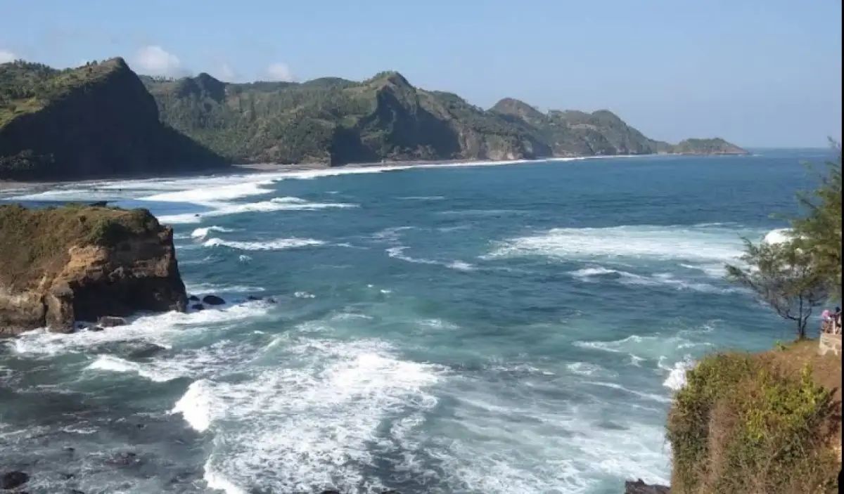 Mengintip Potongan Surga di Selatan Jawa, Pantai Pecaron yang Mempesona