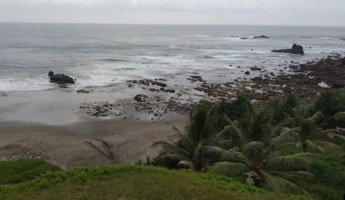View atas bukit di Pantai Pecaron
