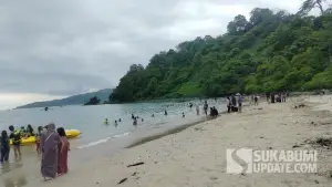 Pantai Pasir Putih, Desa Mandrajaya, Kecamatan Ciemas, Kabupaten Sukabumi | Foto : Ragil Gilang