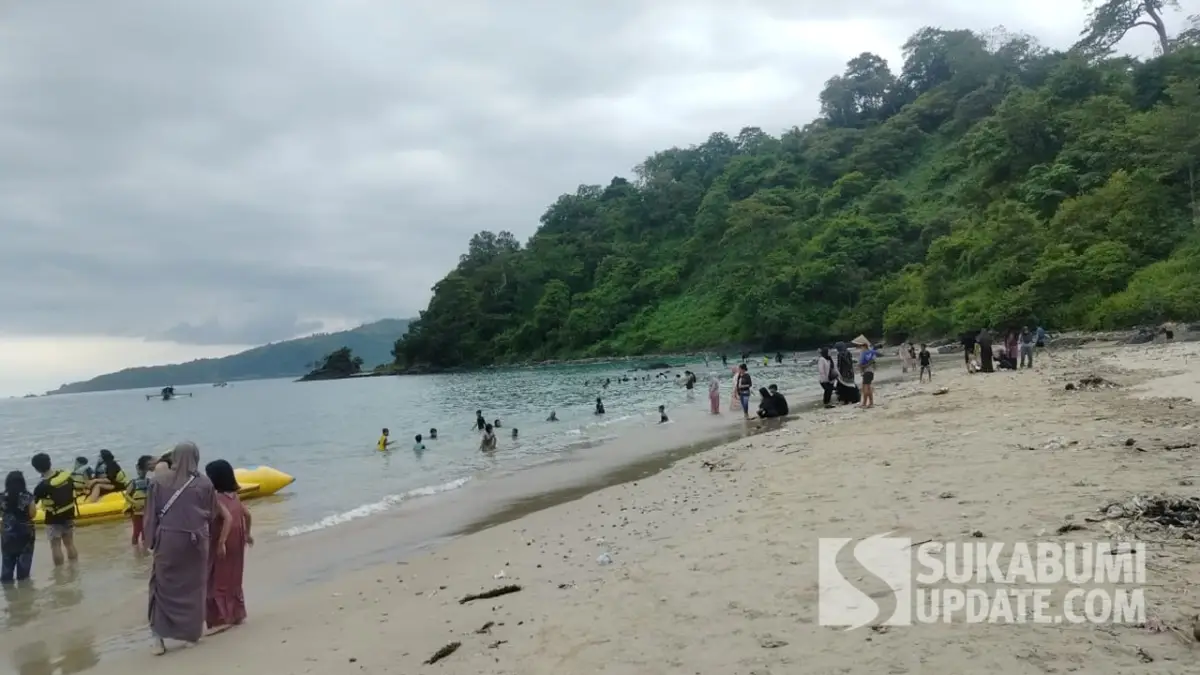 Ribuan Wisatawan Libur Lebaran di Pantai Palangpang dan Pasir Putih Geopark Ciletuh