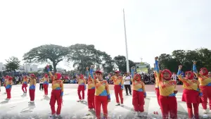 Penampilan olahraga masyarakat selaam 112 menit dalam rangka HUT Kota Sukabumi di Lapang Merdeka, Minggu (5/4/2026) | Foto : Dokpim