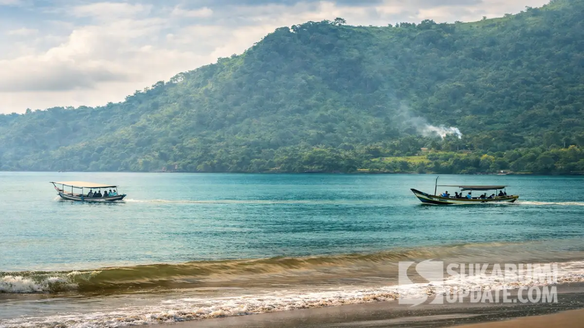 Sensasi Naik Perahu di Geopark Ciletuh Sukabumi, Sajikan Panorama Laut Memukau