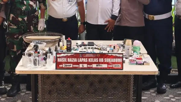 Sejumlah barang sitaan hasil razia di kamar Lapas Kelas II B Sukabumi. Senin (6/4/2026). (Sumber: Istimewa)